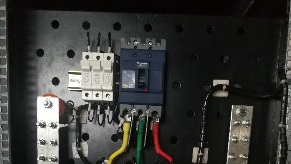 買(mǎi)正確的戶內(nèi)強(qiáng)電箱就能保障生命安全